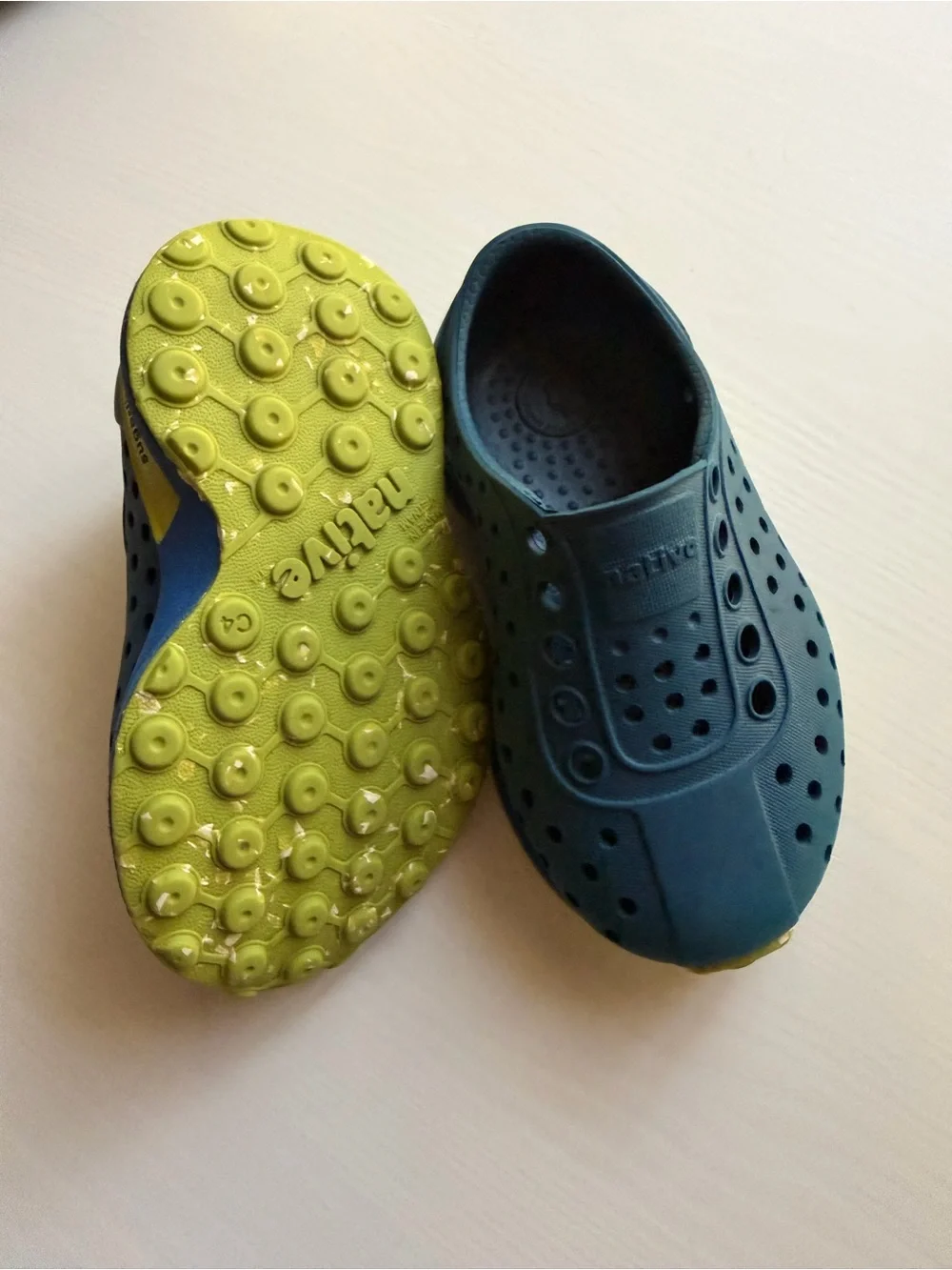 Native Kids Sugarlite Slip-On Shoes in Lime Green and Blue